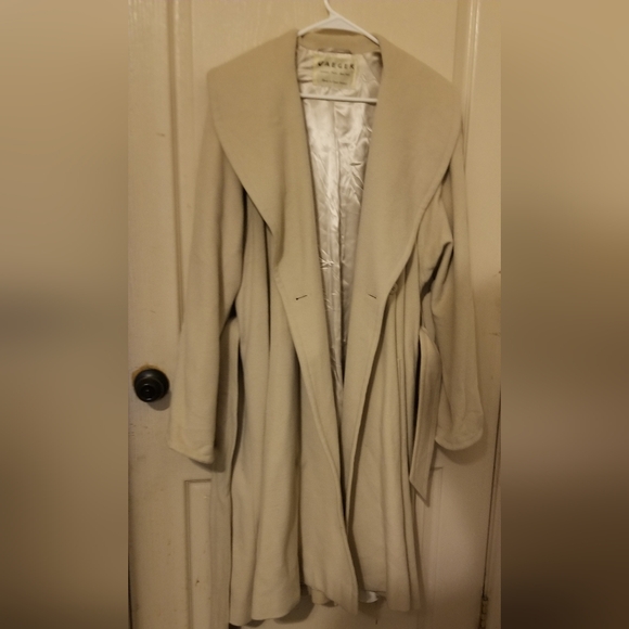 Jaeger Coat - Picture 1 of 4